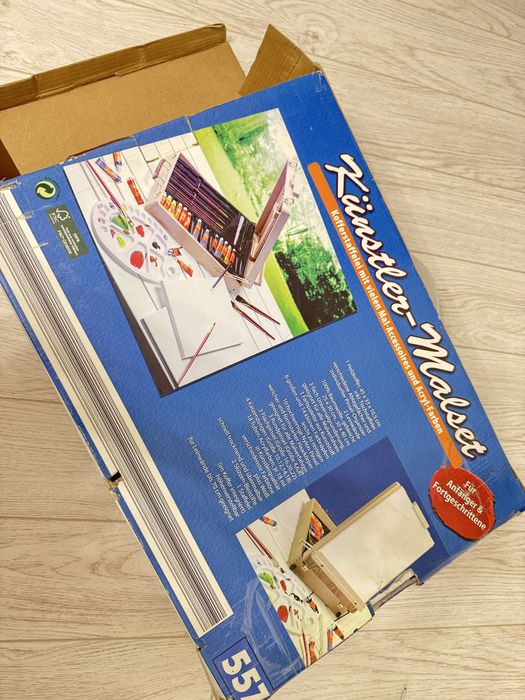 Мольберт для холста, чемодан