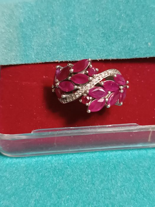 Продам два кольца на выбор: рубиновое и сапфировое