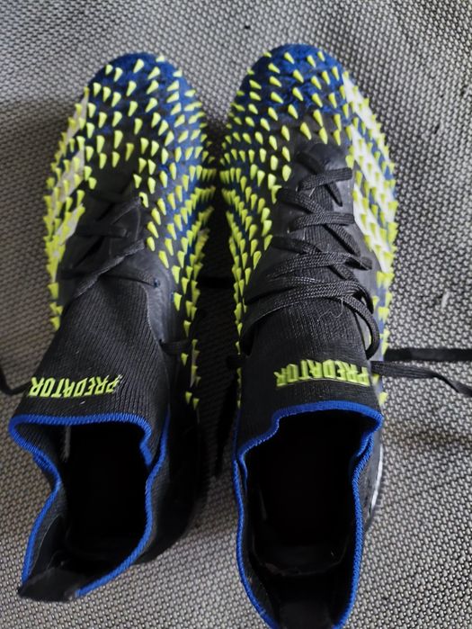 Футбольная форма и бутсы