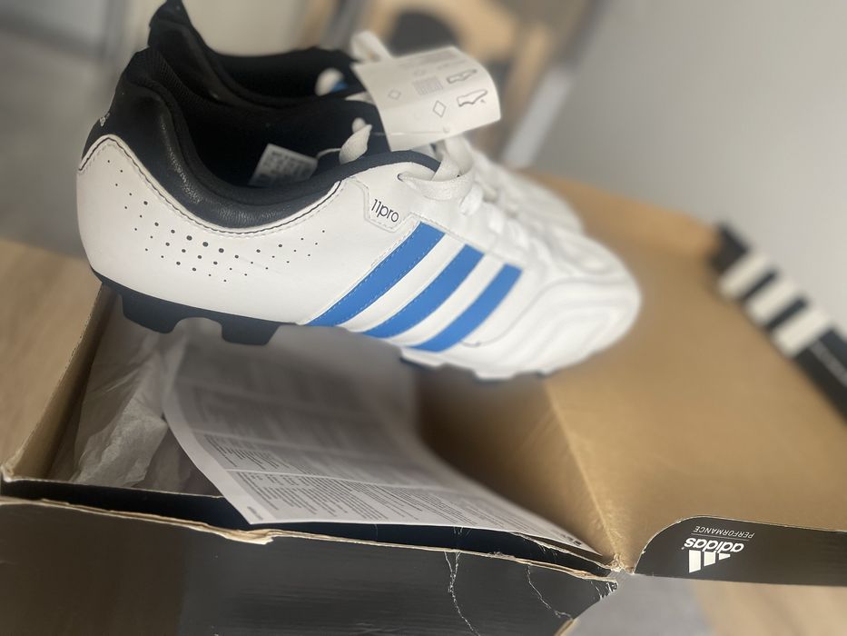 Ghete fotbal Adidas NOI !! Ultimul pret