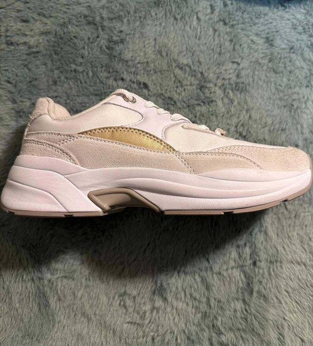 маратонки бели ново състояние Tommy Hilfiger