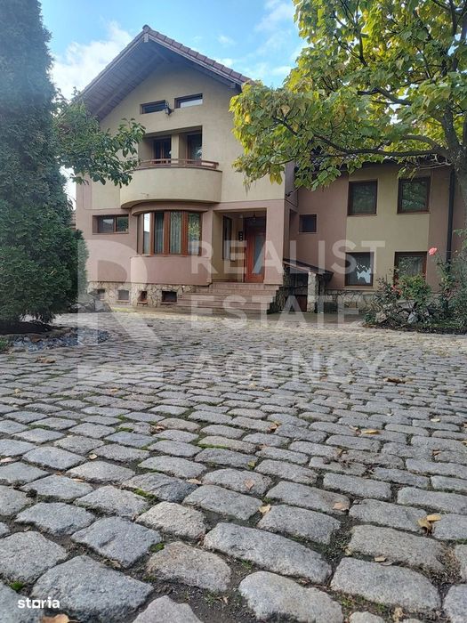 Vilă individuală 430 mp utili, teren 2.000 mp, Iași