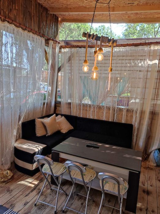 Под наем каравана с навес на къмпинг Атлиман Китен