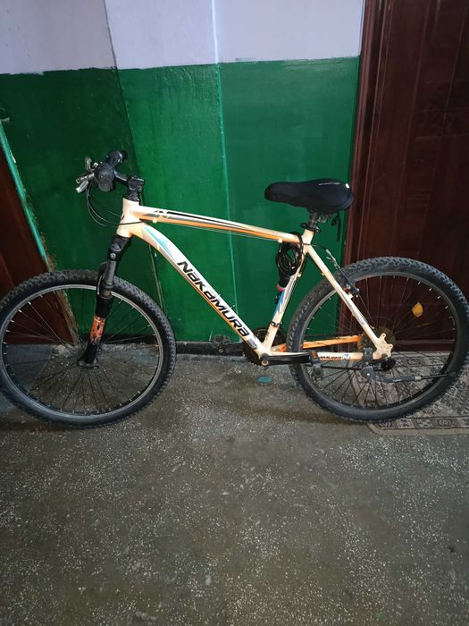Bicicleta pe suspensie