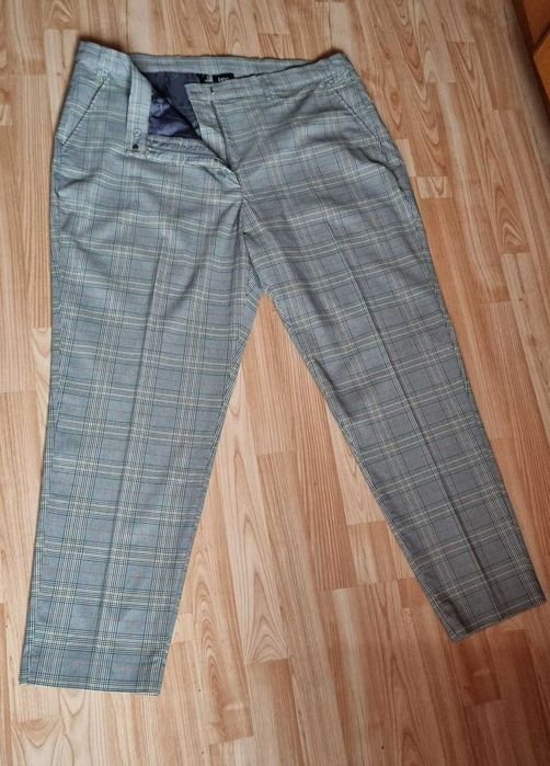Pantaloni conici Bonprix, marimea 52, 68% vascoza,