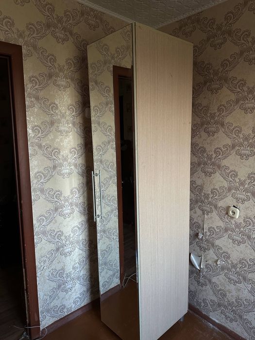 Продам шкаф с зеркалом