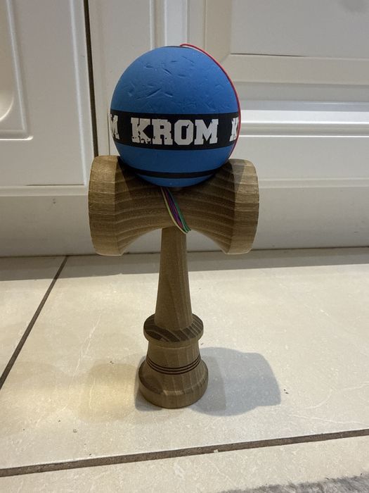 Vand kendama cu dama strogo si cu ken da originz!