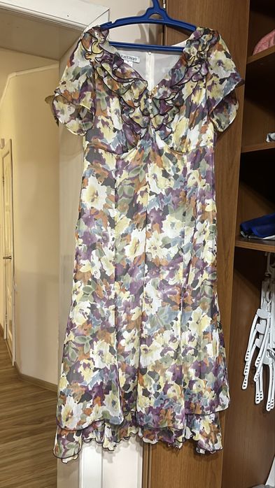 Продам женские  одежды  размер 46.