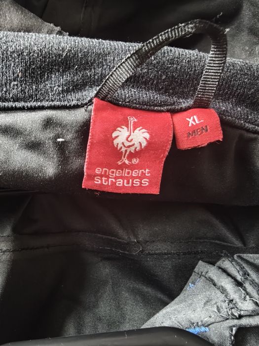 Дъждобран на Енгелберт Щраус