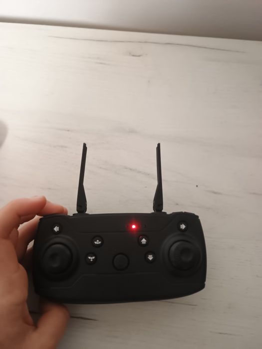 Vând dronă cu cameră nouă