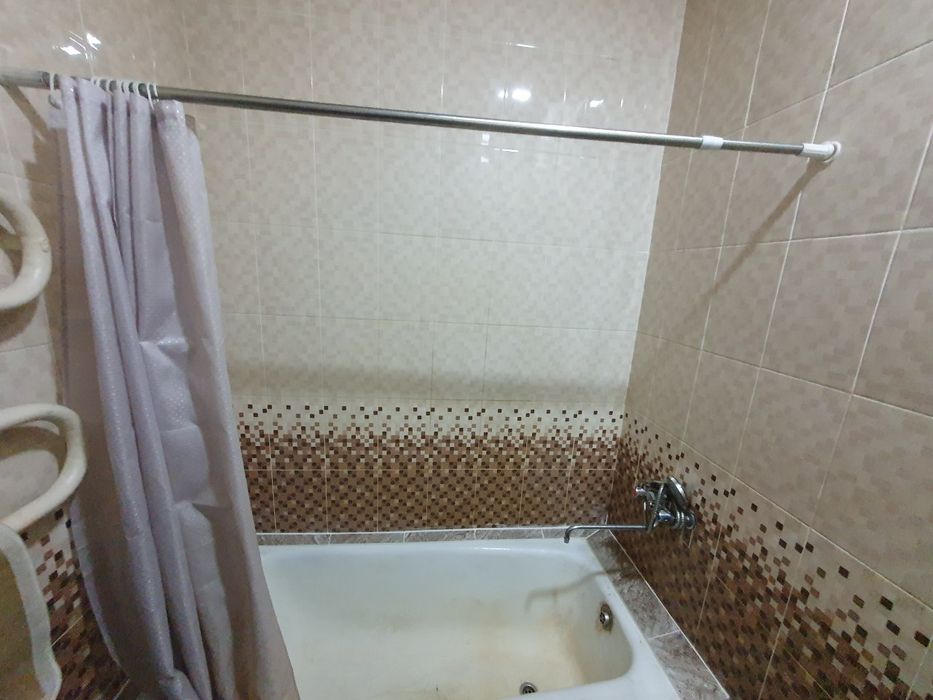 Uy sotiladi Юунсбат13кв 2,4,4 xolati orta