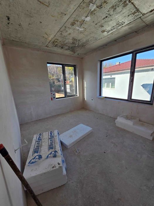 1788-Продава се двуетажна тухлена на плоча къща в кв. Добровски!