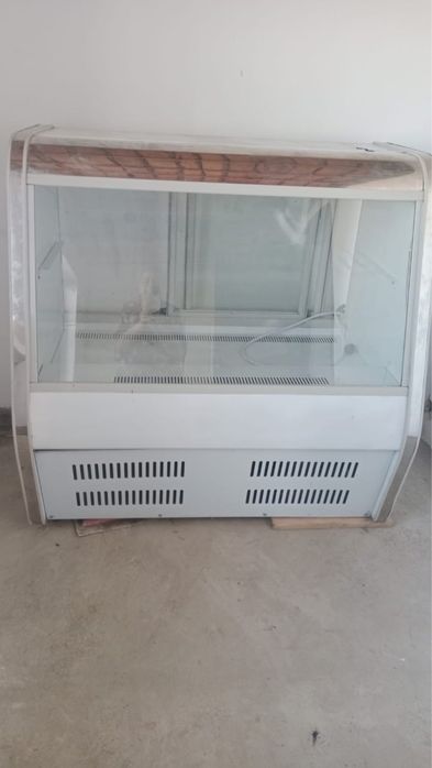 Продам витринный  холодильник!