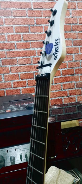 Продаю свою гитару Schecter Sun Valley Super Shredder FRS