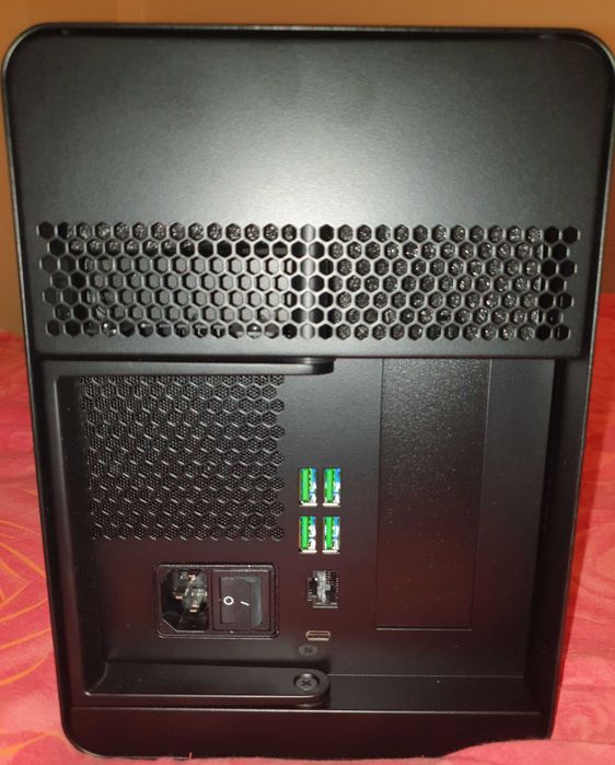 External Graphics Enclosure Razer Core X Chroma, Thunderbolt 3