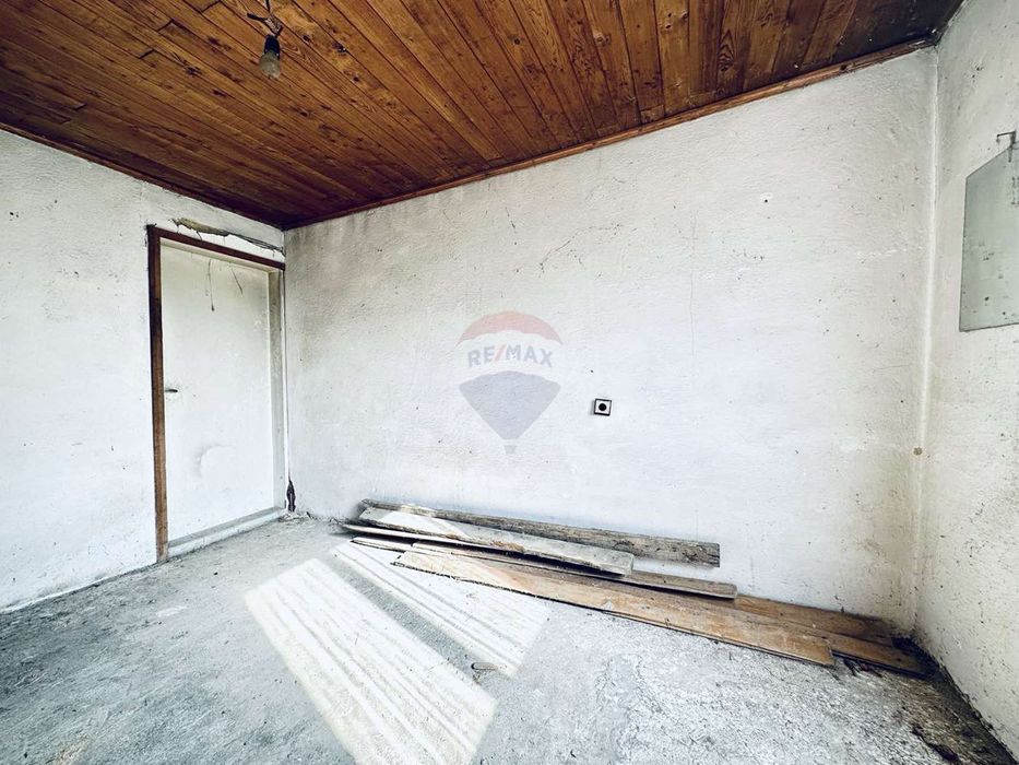 Двуетажна къща с двор и гараж за продажба, гр. Балчик, Я.И.