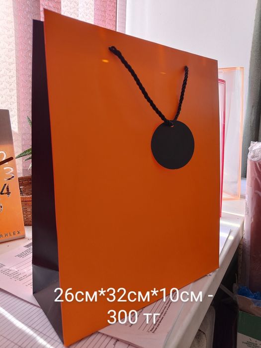 Подарочные бумажные пакеты