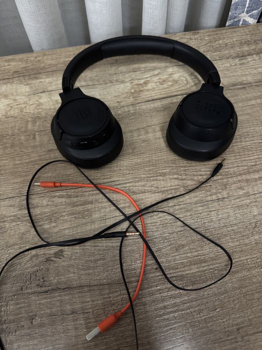 Продам наушники JBL Tune 720ВТ