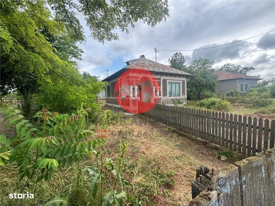 Casa la soseaua principala, teren 1.309 mp in Plopul, Tulcea