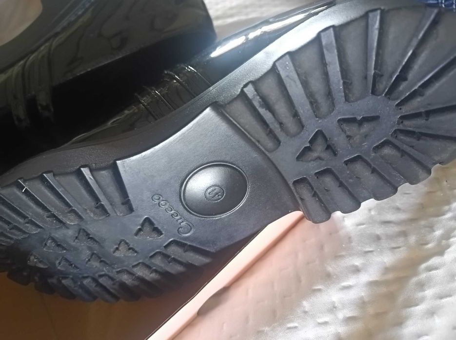 Нови черни обувки, изкуствен лак, 41 номер