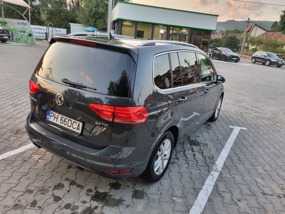 Volkswagen Touran Highline 2.0 TDI 150 CP 2016 – Full LED, Distronic, Webasto, Istoric complet, Fără investiții