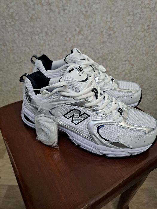 Мужские кроссовки новые