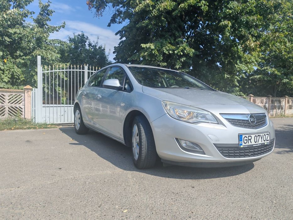 Vând Opel Astra J