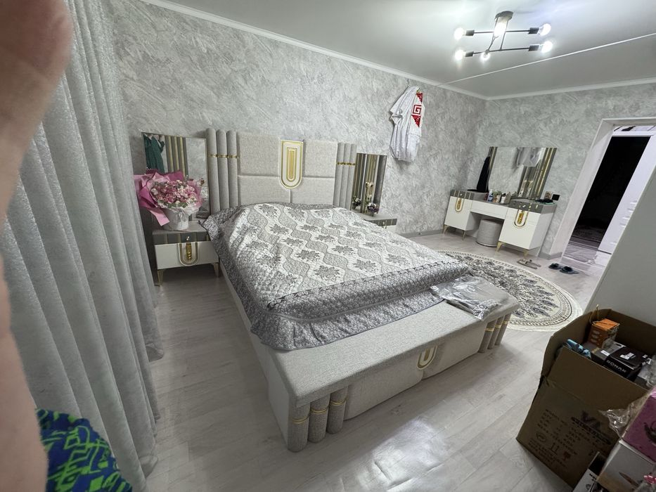 Продается спальный гарнитур  ,покупала в май