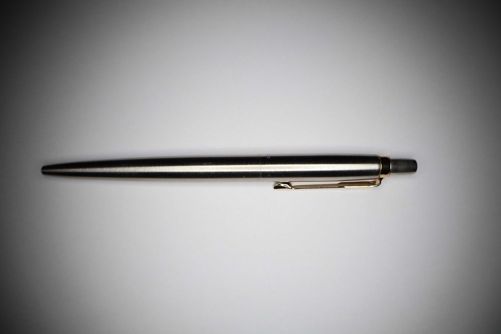 Химикалка с кутия Parker Jotter Stainless Steel - Сребриста със златисти елементи