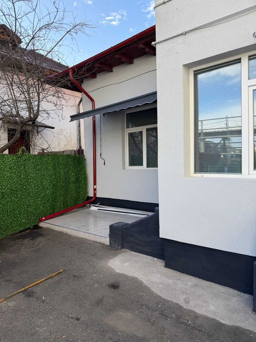 Inchiriez spatiu + curte interioara - Piata Traian