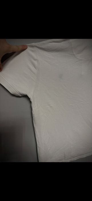 Tricou polo alb – curat, versatil, ideal zilnic