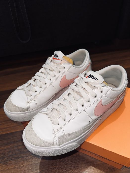 Кроссовки Nike .