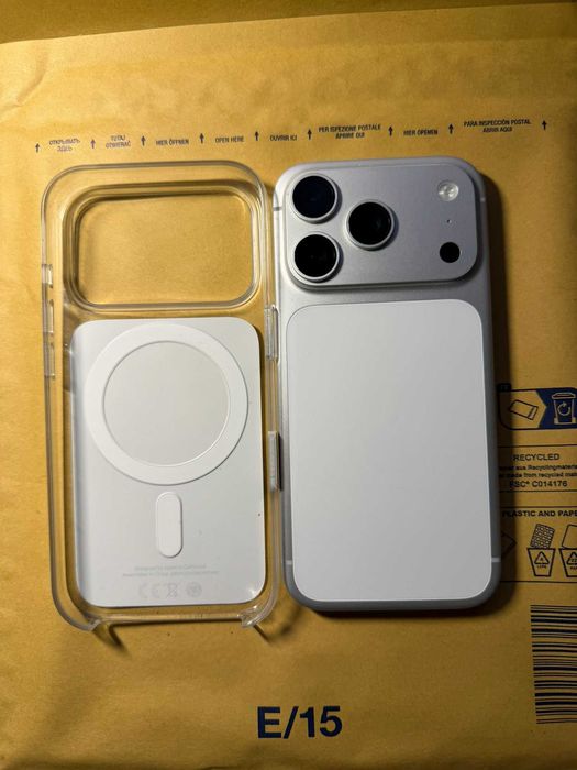 iPhone 17 Pro Silver - defect - Ideal pentru piese