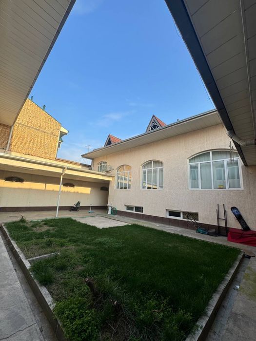 Uchtepa Katta qanidan 4.97sotix 9ta xona 2qavat