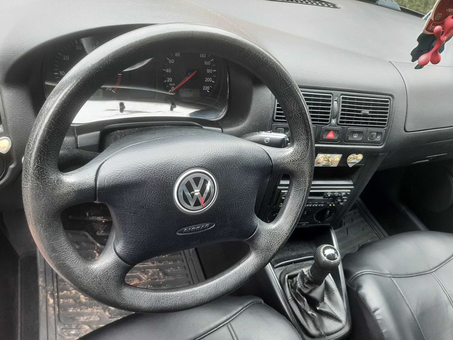 VW Golf 4 2002 • 1.4 benzina • 245.000 km