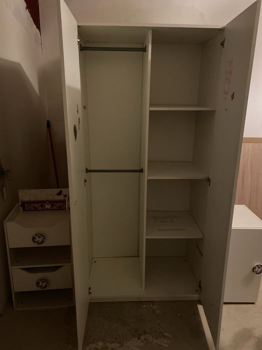 Vind moblier pt cameră fetiță făcut pe comandă  vezi foto
