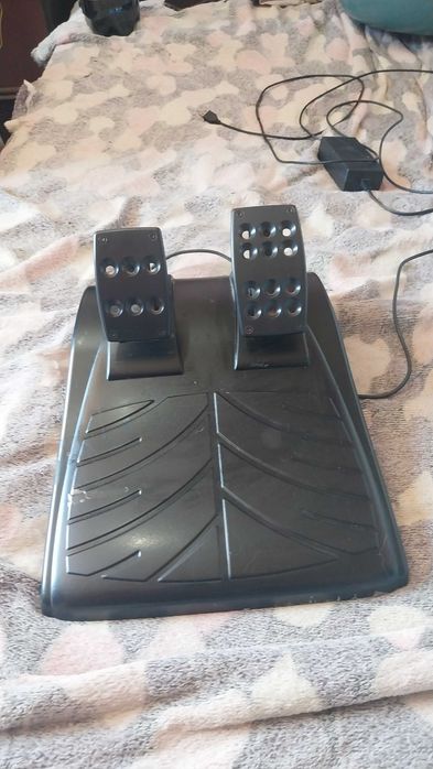 Logitech Driving Force GT педалите не работят