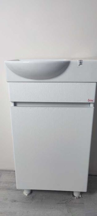 Мивка с шкаф за баня