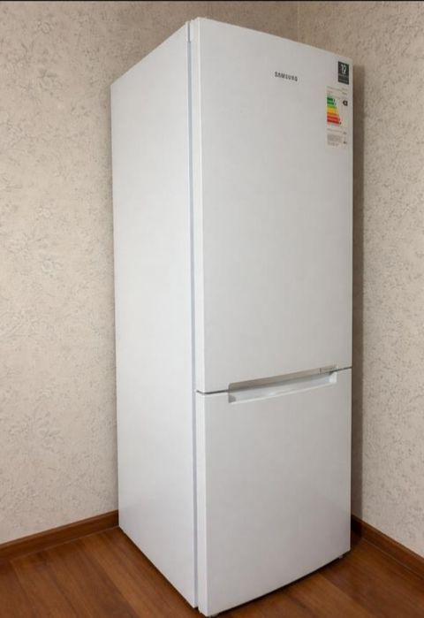 Продам два  холодильника