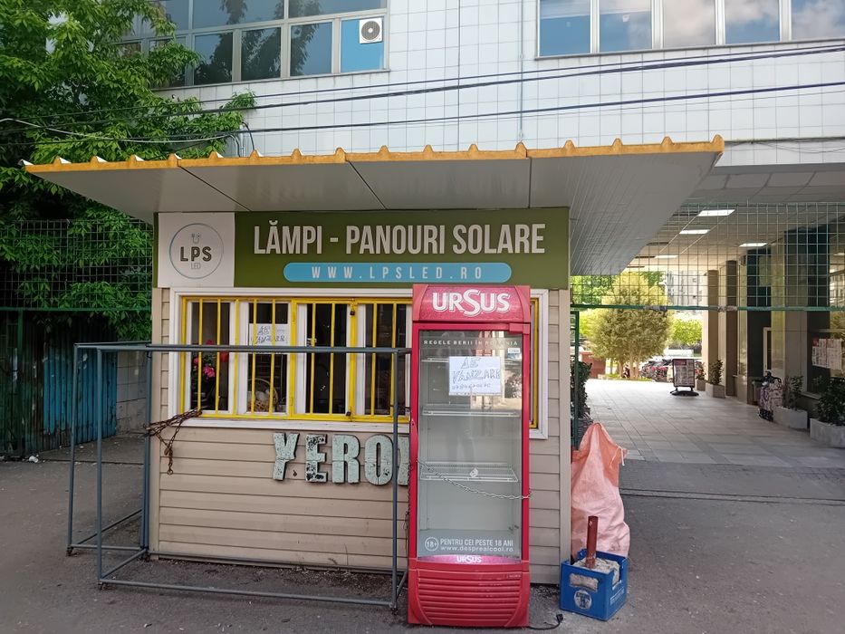 Vând spațiu comercial