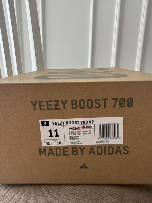 Yeezy boost 700 v2 Inertia