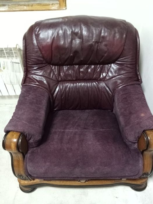 Срочно продам два дивана и кресло