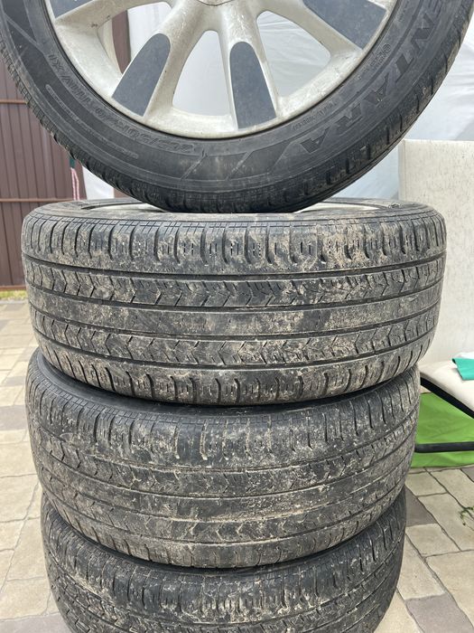 Резина с дисками.