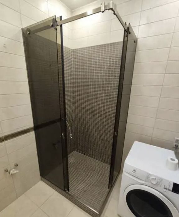 Душевая кабина из закаенного стекла