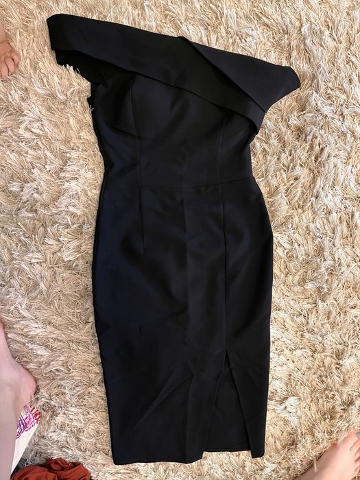 Rochie Artista umeri goi