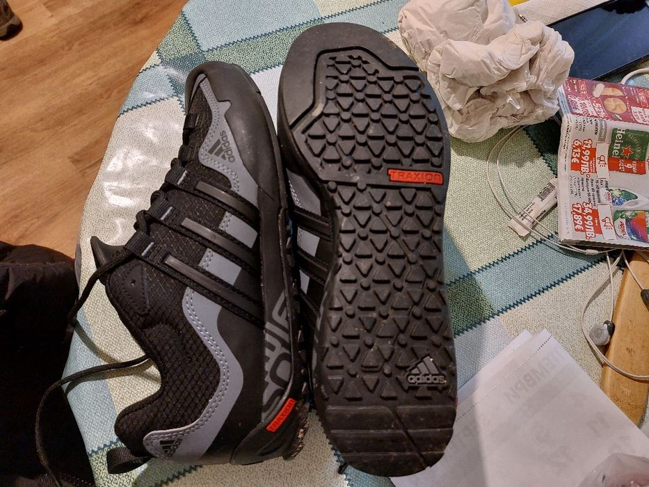 Продавам маратонки Аdidas Terrex.Обувките са чисто нови.