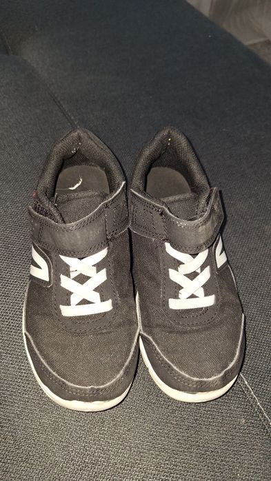 Adidasi negrii dechatlon copii