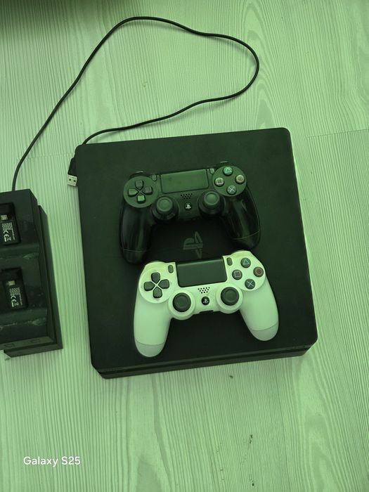 Продава се PS4 slim