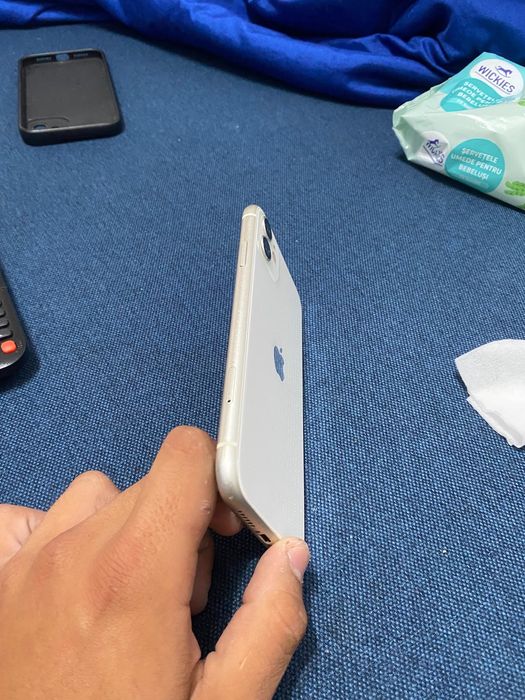 vand iphone 11 alb