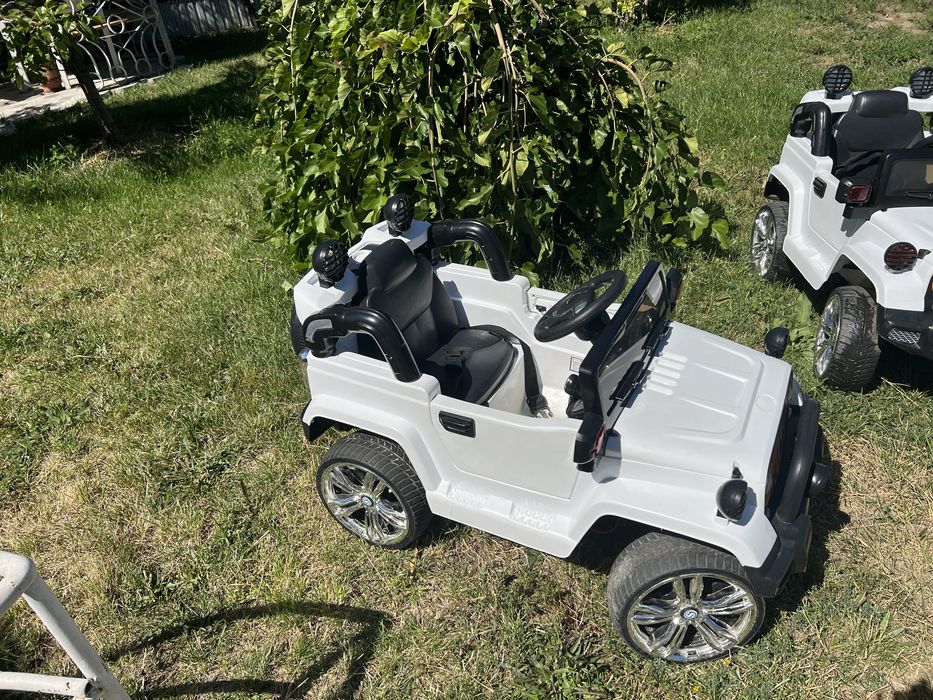 Продам машинки на пультах